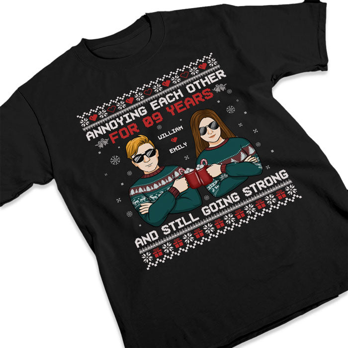 S'agacer l'un l'autre et rester fort - T-shirt, sweat à capuche et sweat-shirt unisexe personnalisé pour couple - Cadeau de Noël pour mari et femme, anniversaire