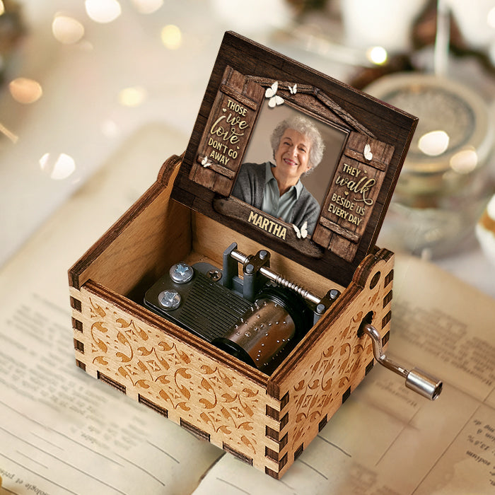 Dans nos cœurs pour toujours - Boîte à musique personnalisée - Télécharger une image, un cadeau commémoratif, un cadeau de condoléances