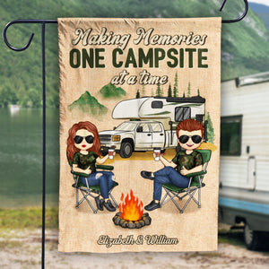 Créer des souvenirs, un camping à la fois - Drapeau personnalisé pour couple - Cadeau pour mari, femme, anniversaire, amoureux du camping