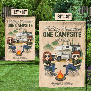 Créer des souvenirs, un camping à la fois - Drapeau personnalisé pour couple - Cadeau pour mari, femme, anniversaire, amoureux du camping