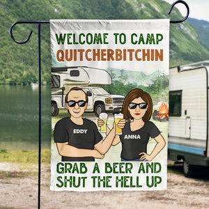 Bienvenue au Camp Quitcherbitchin – Drapeau personnalisé – Cadeau pour les amateurs de camping