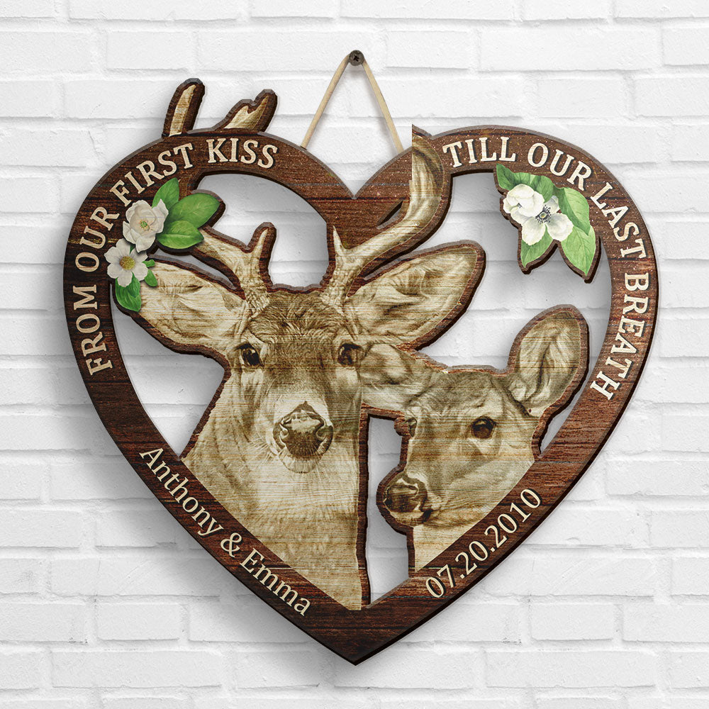 Couple Buck &amp; Doe de notre premier baiser - Panneau en bois personnalisé - Cadeau pour couples, mari et femme