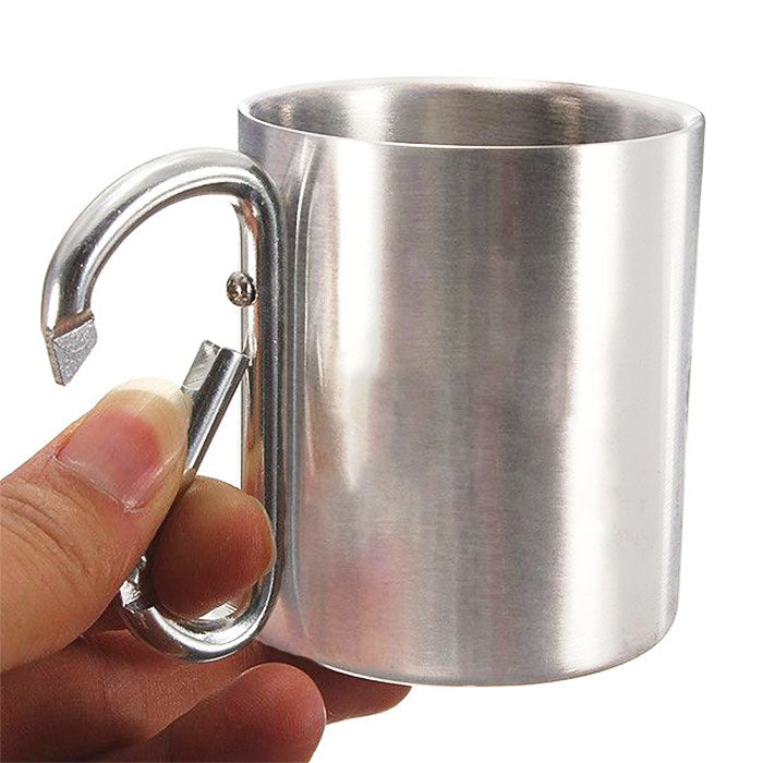 Asseyons-nous près du feu de camp - Mug de camping personnalisé avec mousqueton - Cadeau pour les amateurs de camping