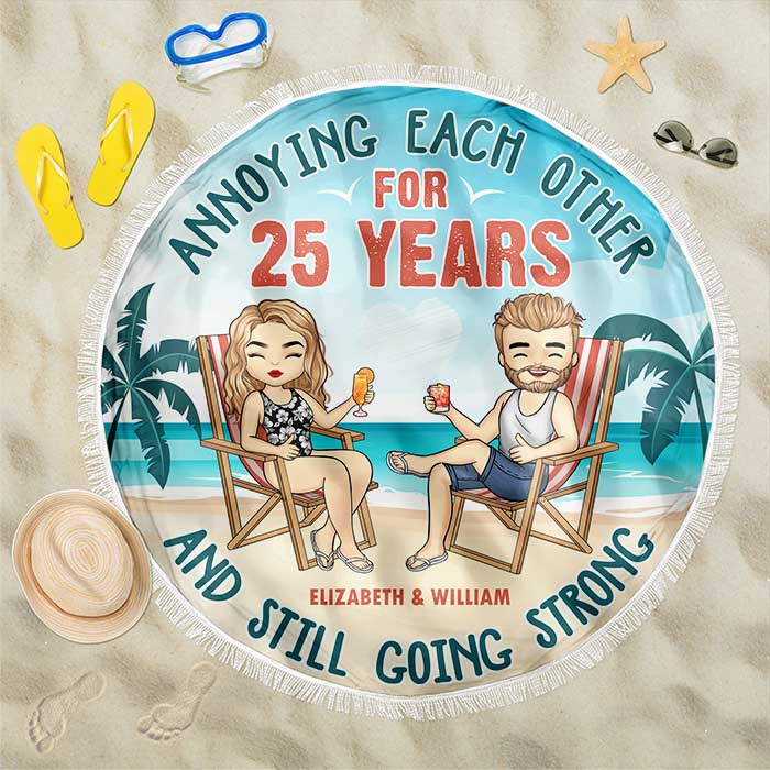 Mari et femme s'agacent mutuellement - Serviette de plage ronde personnalisée - Cadeau pour couple, mari et femme