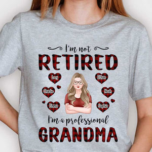 Je ne suis pas à la retraite, je suis une grand-mère professionnelle - Cadeau pour grand-mère, T-shirt unisexe personnalisé, sweat à capuche