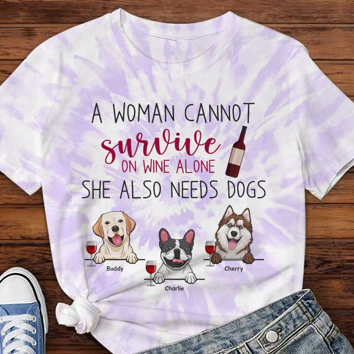 Une femme ne peut pas survivre uniquement avec du vin, elle a aussi besoin de chiens - Cadeau pour maman chien, T-shirt unisexe personnalisé imprimé sur toute la surface