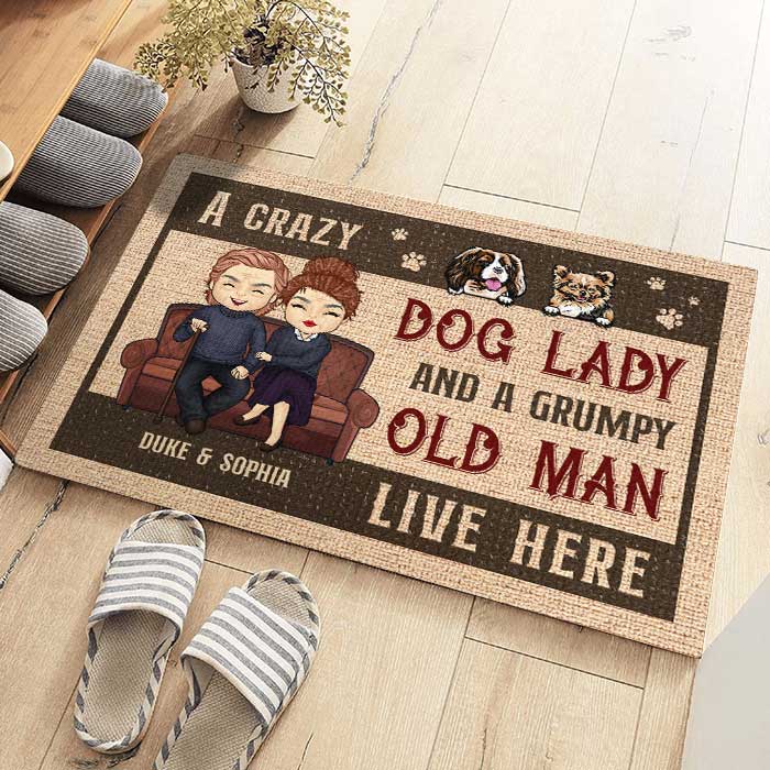 Une folle aux chiens et son homme - Tapis décoratif personnalisé - Cadeau pour les couples, cadeau pour les amoureux des animaux