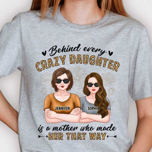 Derrière chaque fille folle se cache une mère qui l'a rendue ainsi - Cadeau pour maman, grand-mère - T-shirt unisexe personnalisé, sweat à capuche