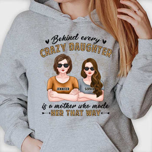Derrière chaque fille folle se cache une mère qui l'a rendue ainsi - Cadeau pour maman, grand-mère - T-shirt unisexe personnalisé, sweat à capuche
