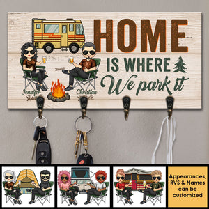 La maison est là où nous la séparons - Porte-clés personnalisé, porte-clés - Cadeau pour couples en camping, mari et femme
