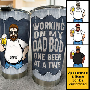 Je travaille sur mon corps de père, une bière à la fois - Cadeau pour papa, grand-père - Verre personnalisé