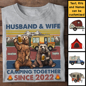 Mari et femme à l'aventure ensemble - T-shirt et sweat à capuche unisexe personnalisé - Cadeau pour couple, cadeau pour les amateurs de camping