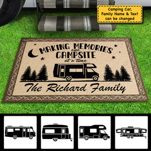 Tapis décoratif personnalisé « Créer des souvenirs sur un camping » – Cadeau pour les amateurs de camping