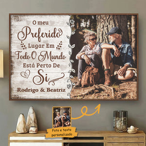 O Meu Lugar Preferido Está Perto De Si - Carregar Imagem, Presente Para Casais, Marido E Sposa - Personalized Horizontal Poster Portuguese.