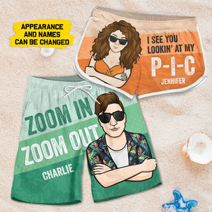 Je te vois regarder ma photo - Short de plage personnalisé pour couple - Cadeau pour couples, mari et femme
