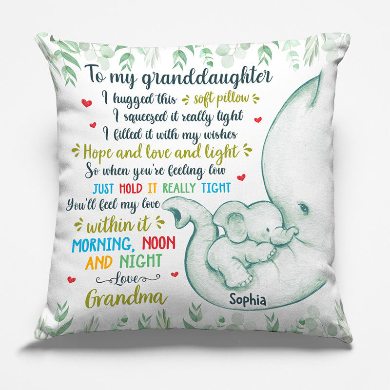 Embrassez ce doux oreiller et vous sentirez mes bras - Oreiller personnalisé pour la famille - Cadeau pour les membres de la famille