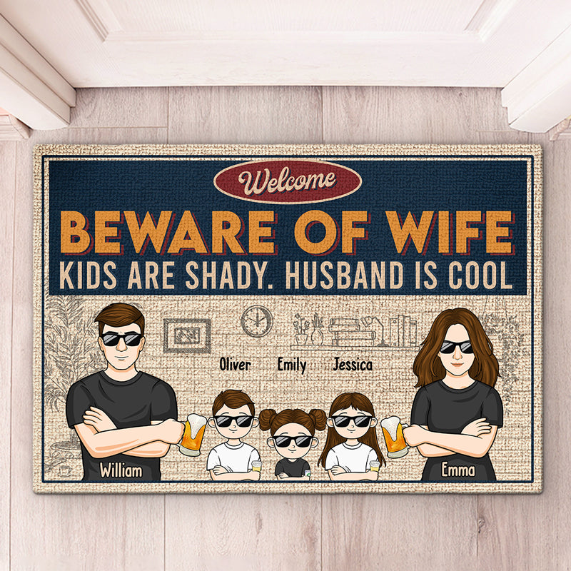 Bienvenue, méfiez-vous de nous - Tapis décoratif personnalisé pour la famille - Cadeau pour les membres de la famille