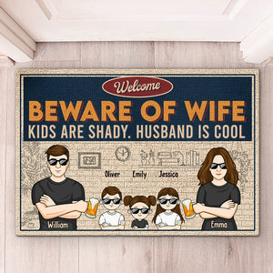 Bienvenue, méfiez-vous de nous - Tapis décoratif personnalisé pour la famille - Cadeau pour les membres de la famille