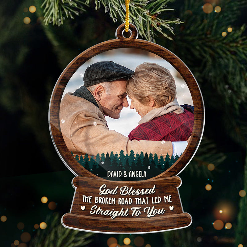 Photo personnalisée « Dieu a béni la route brisée » – Ornement personnalisé pour couple – Boule à neige en acrylique – Cadeau de Noël pour mari et femme, anniversaire
