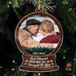 Photo personnalisée « Dieu a béni la route brisée » – Ornement personnalisé pour couple – Boule à neige en acrylique – Cadeau de Noël pour mari et femme, anniversaire