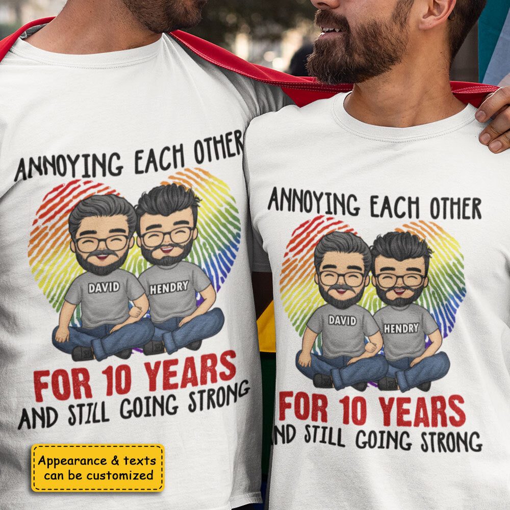 Couples LGBTQ+ qui s'agacent mutuellement - T-shirt unisexe personnalisé - Cadeau pour couples