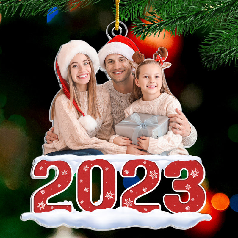Photo personnalisée Il n'y a pas d'endroit comme l'étreinte de notre famille - Ornement personnalisé personnalisé pour la famille - Forme personnalisée en acrylique - Cadeau de Noël pour les membres de la famille
