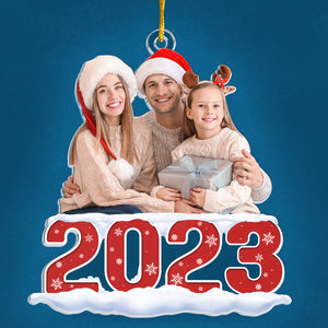 Photo personnalisée Il n'y a pas d'endroit comme l'étreinte de notre famille - Ornement personnalisé personnalisé pour la famille - Forme personnalisée en acrylique - Cadeau de Noël pour les membres de la famille